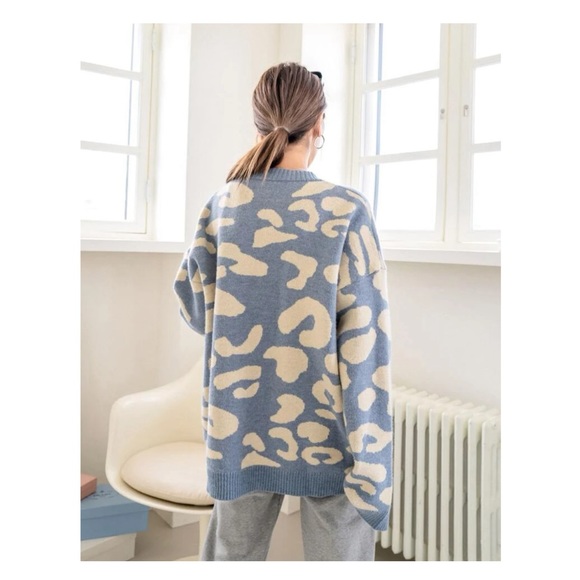blue & white abstract leopard print oversized sweater cardigan - Picture 12 of 13